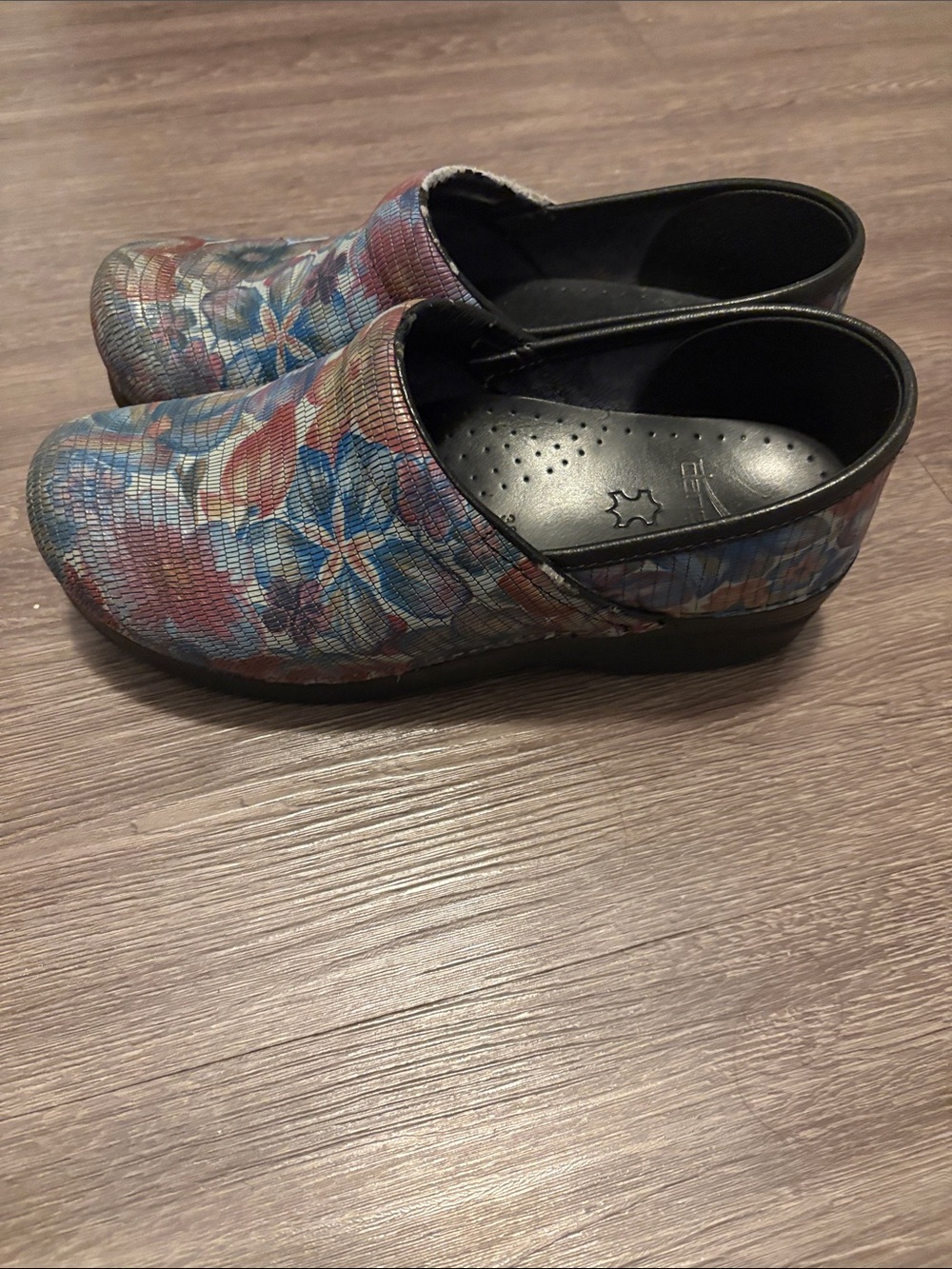 Floral Slip-On Women's Clogs in Multicolor